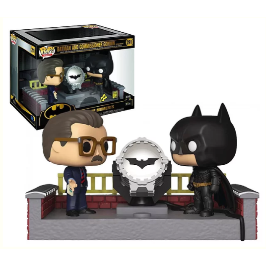 POP Movie Moment Batman 80th w/ Light Up Bat Signal
